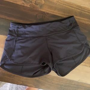 Lululemon size 4 speed up shorts 2.5”